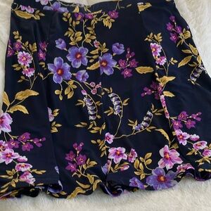 Beautiful flowered Skort when black background. By Susan Graver, so Med